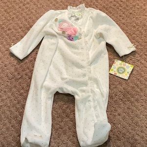 🌷LITTLE ME SLEEPER IN SIZE 6 MONTHS NWT